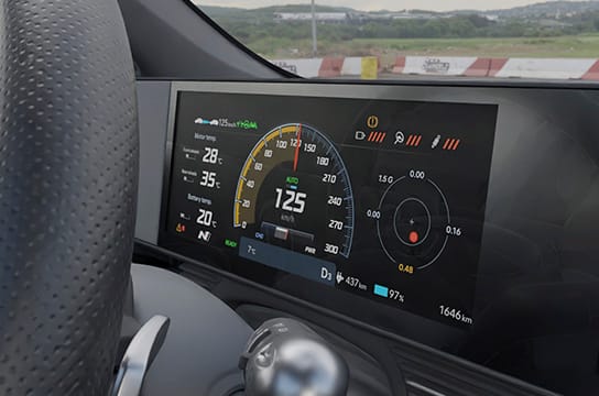 Apple Car Play และ Android Auto